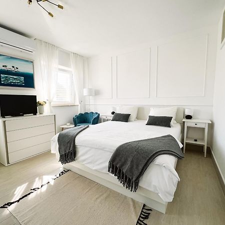 Modern Apartment In The Heart Of Njivice Exterior foto